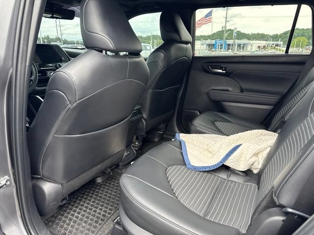 Used 2024 Toyota Highlander XSE AWD/4WD image 14