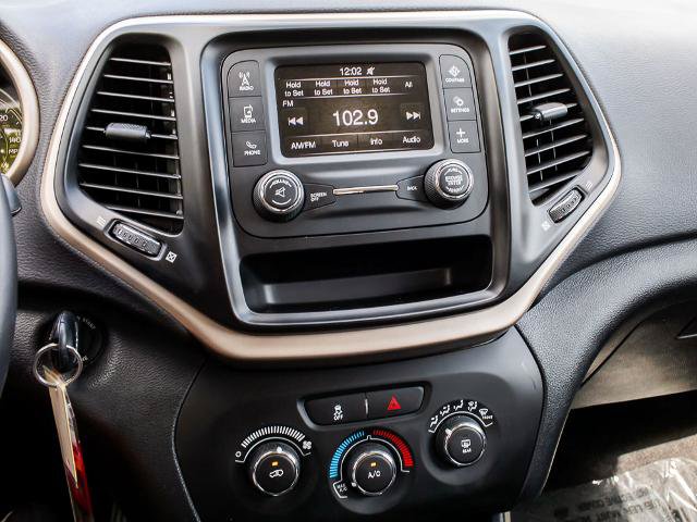 Used 2017 Jeep Cherokee Sport FWD image 18