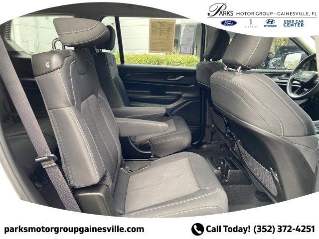Used 2023 Jeep Grand Cherokee L Laredo image 15