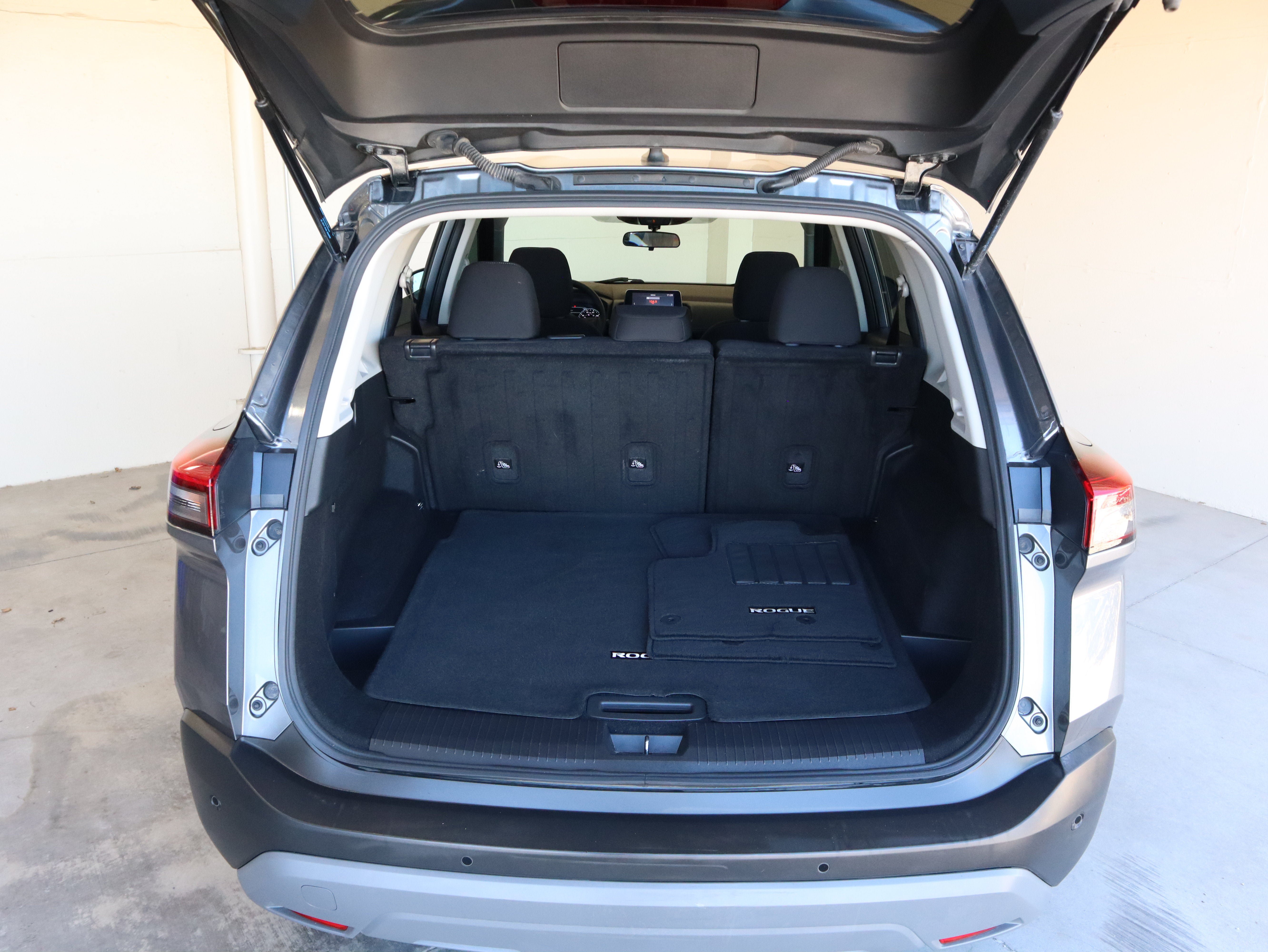 Used 2023 Nissan Rogue S AWD/4WD image 43