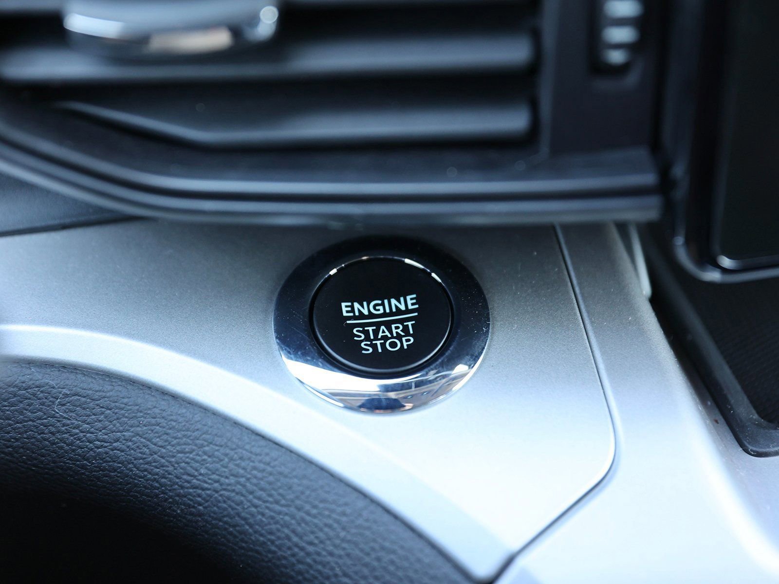 Certified 2022 Ford Explorer XLT w/ Class IV Trailer Tow Package image 32