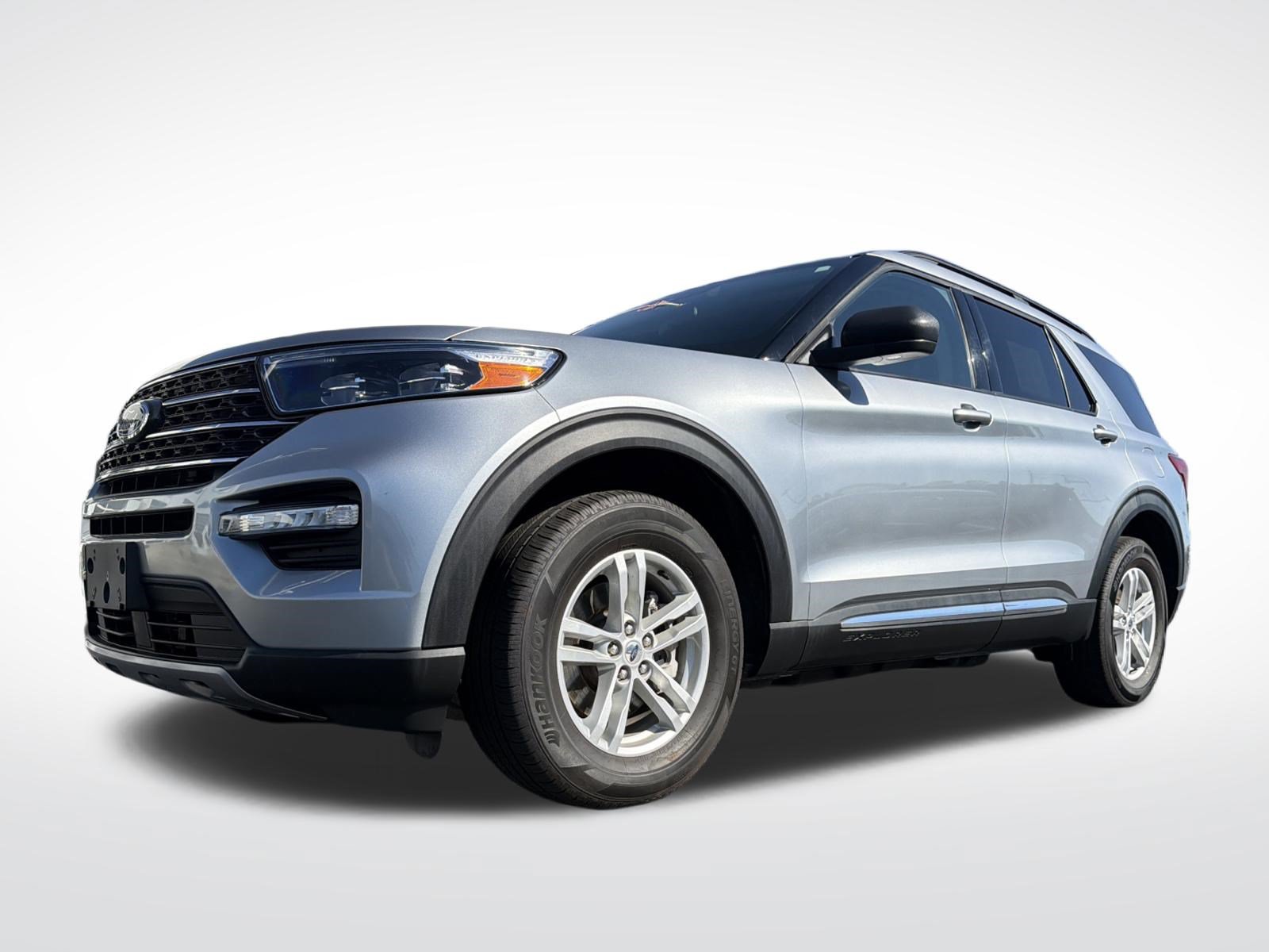 Certified 2024 Ford Explorer XLT w/ Equipment Group 202A AWD/4WD image 2