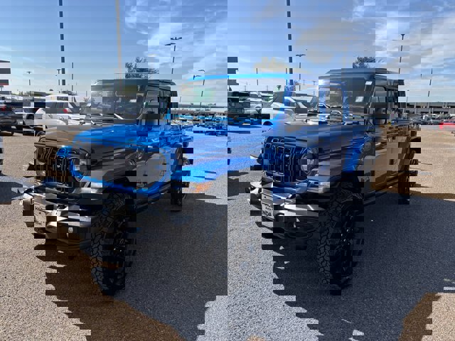 Used 2025 Jeep Gladiator Sport image 1