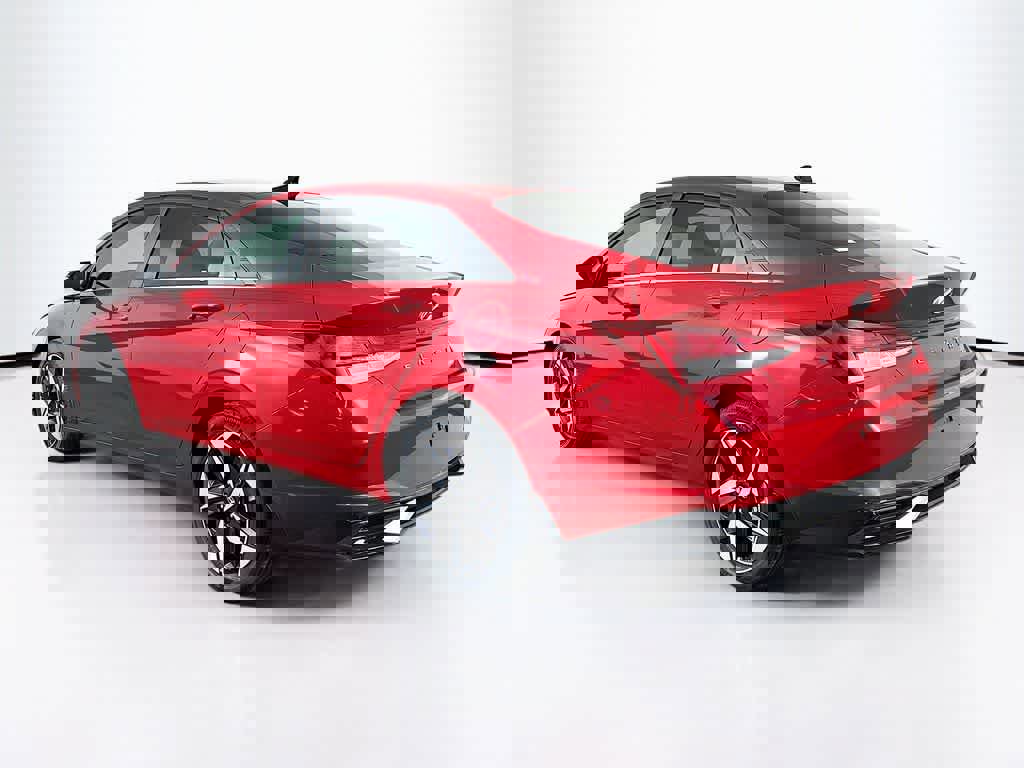 Used 2022 Hyundai Elantra Limited image 3