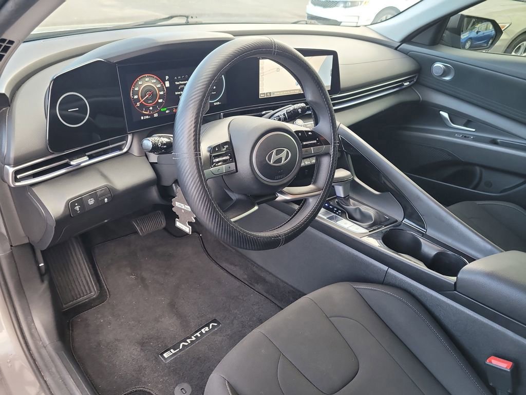 Used 2024 Hyundai Elantra Blue image 14