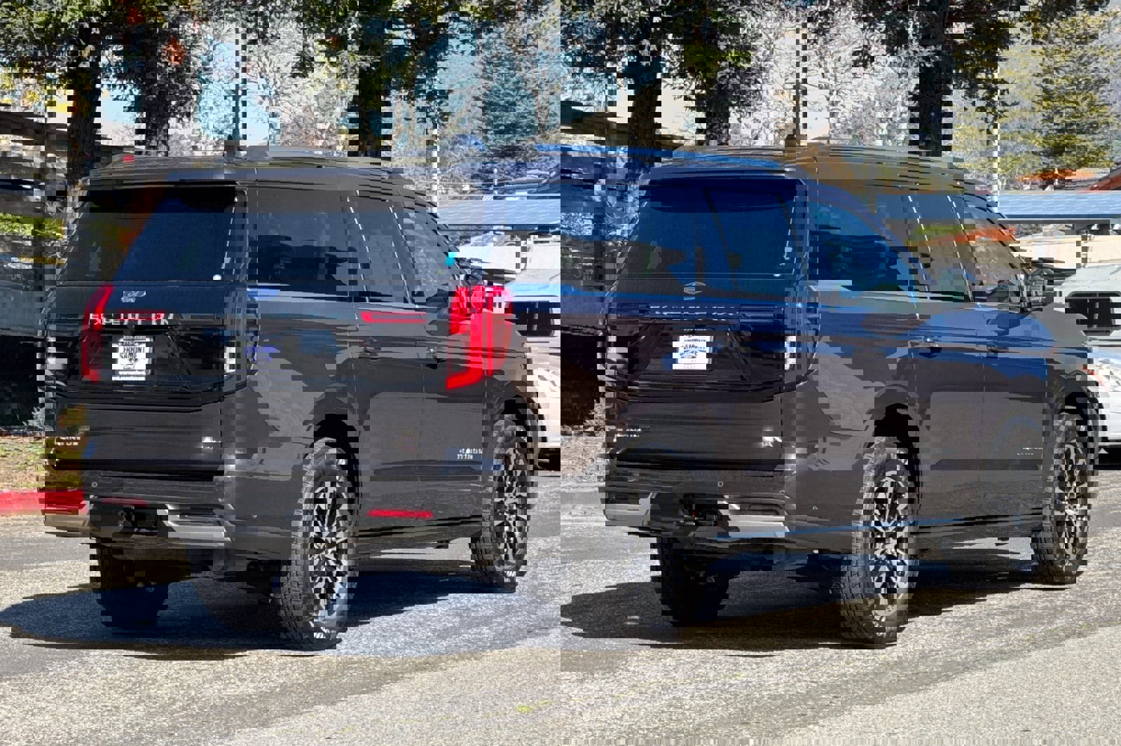 Certified 2025 Ford Expedition Max Platinum image 4