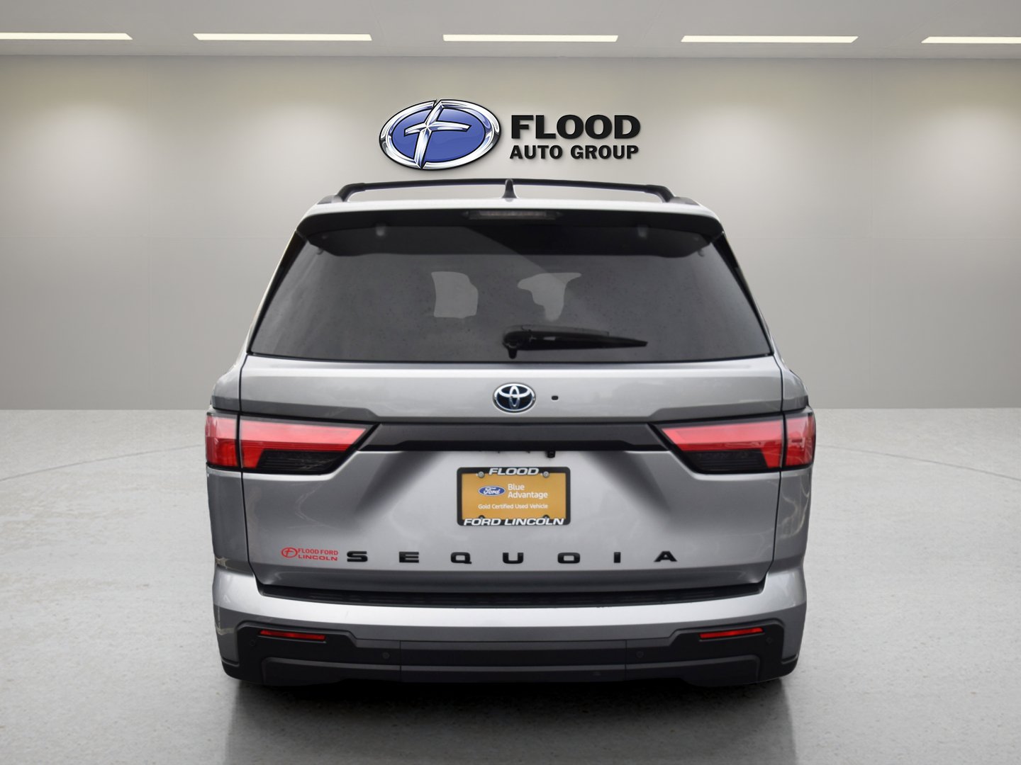 Used 2024 Toyota Sequoia SR5 w/ SR5 Premium Package AWD/4WD image 5