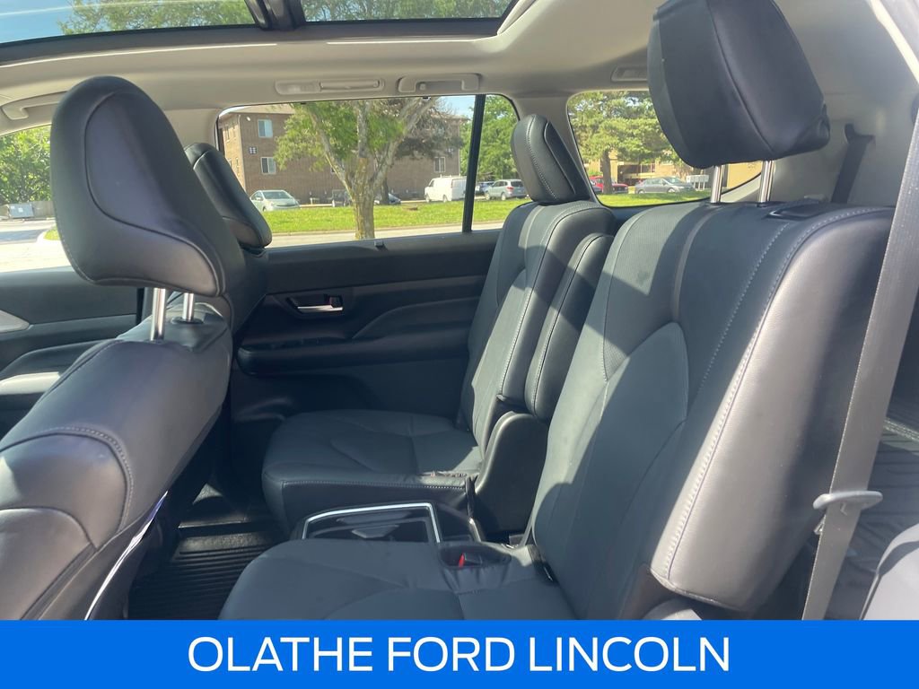 Used 2025 Toyota Grand Highlander AWD image 29