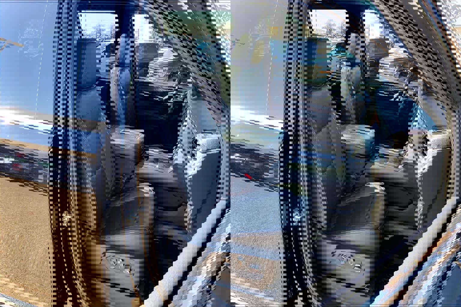 Used 2024 GMC Yukon Denali image 11