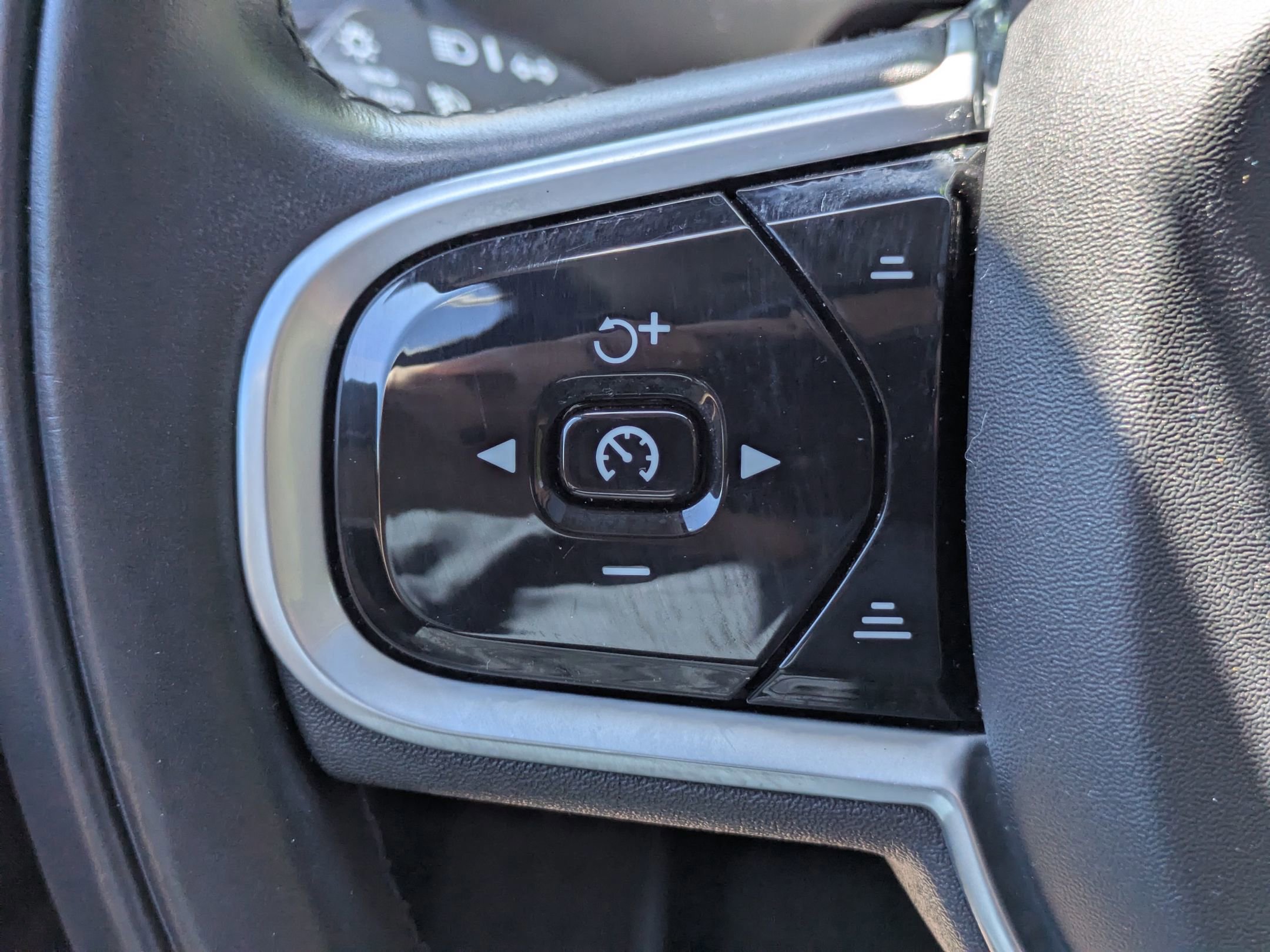 Used 2022 Volvo XC90 T6 Inscription w/ Advanced Package image 16