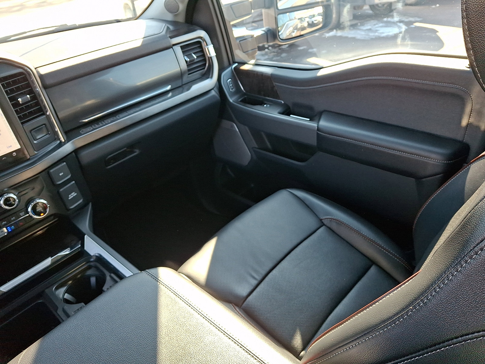 Certified 2024 Ford F350 Lariat w/ Chrome Package image 16