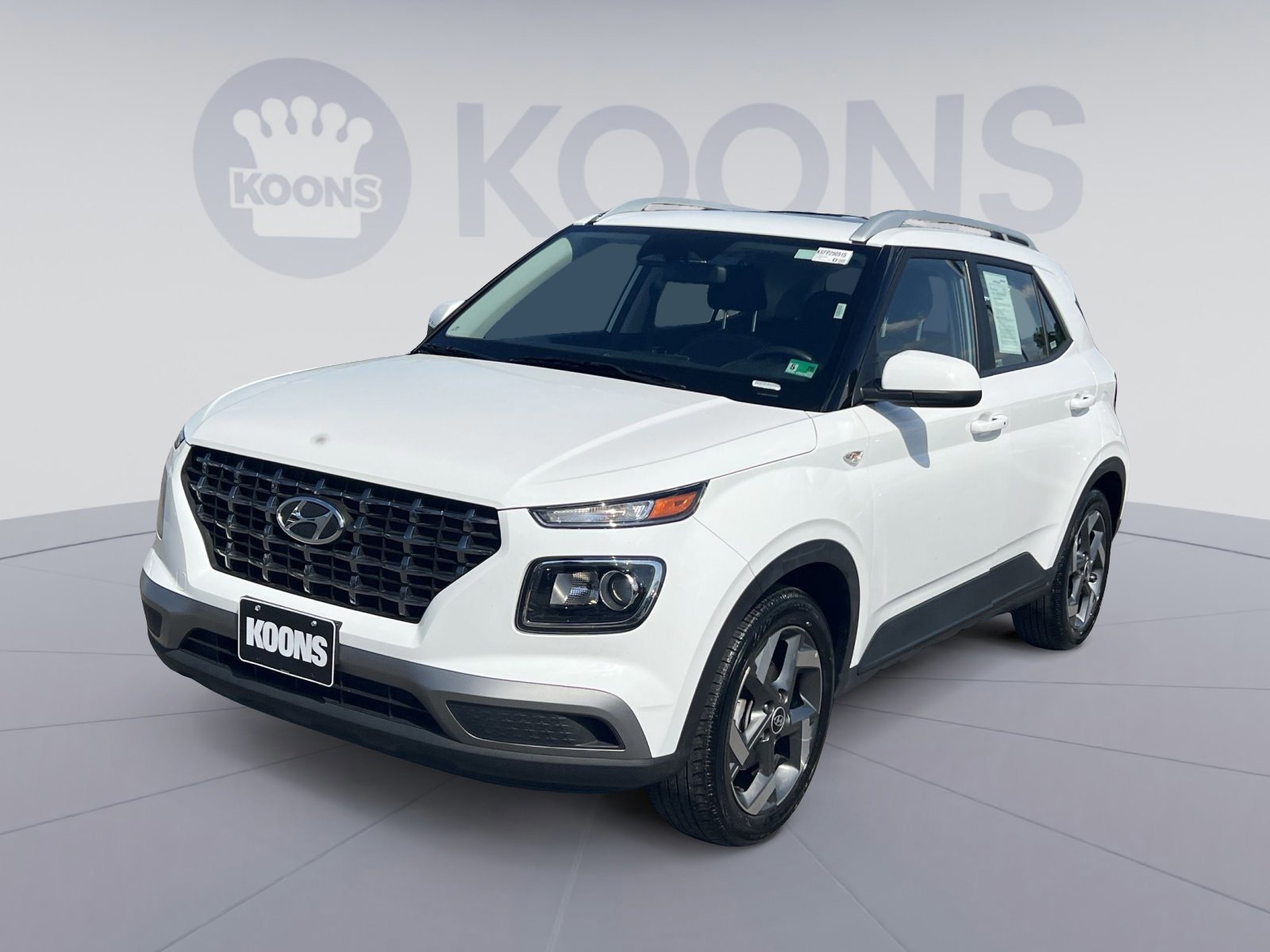 Used 2025 Hyundai Venue SEL FWD image 2