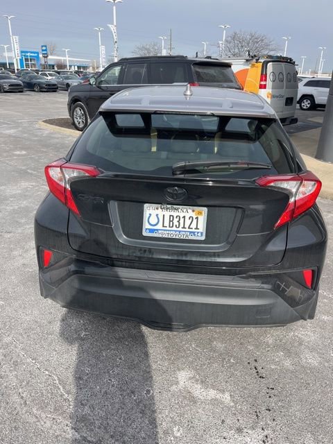 Used 2020 Toyota C-HR XLE video 2