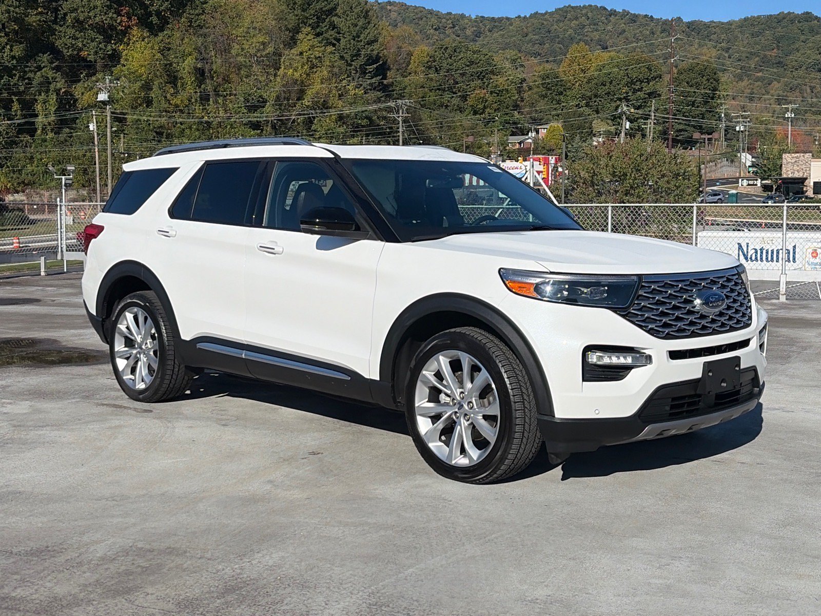 Certified 2022 Ford Explorer Platinum w/ Equipment Group 601A