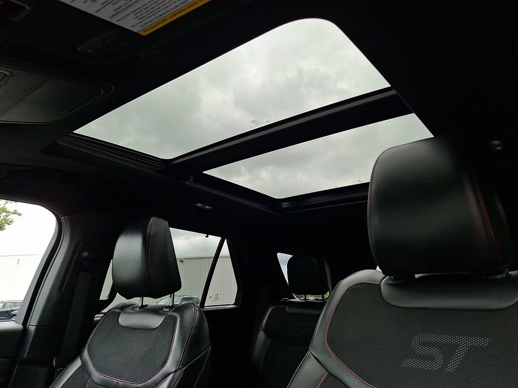 Certified 2025 Ford Explorer ST AWD/4WD image 16