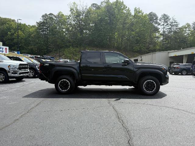 Used 2024 Toyota Tacoma TRD Off-Road AWD/4WD image 23