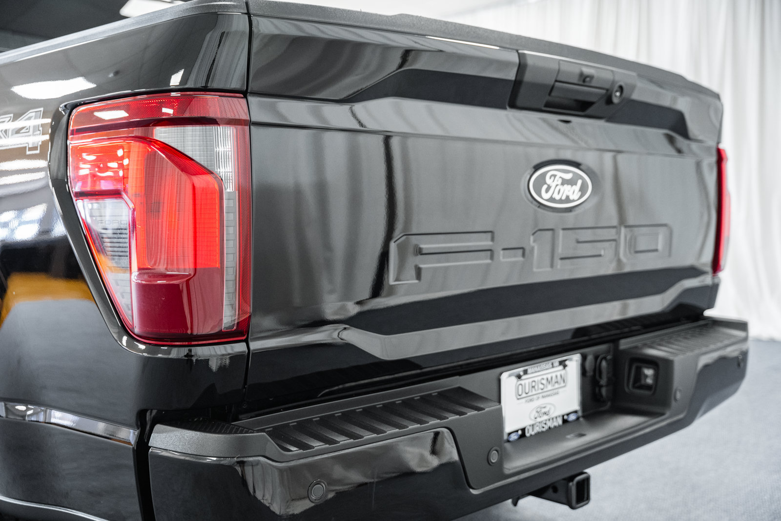 Certified 2024 Ford F150 XLT w/ XLT Black Appearance Package AWD/4WD image 5
