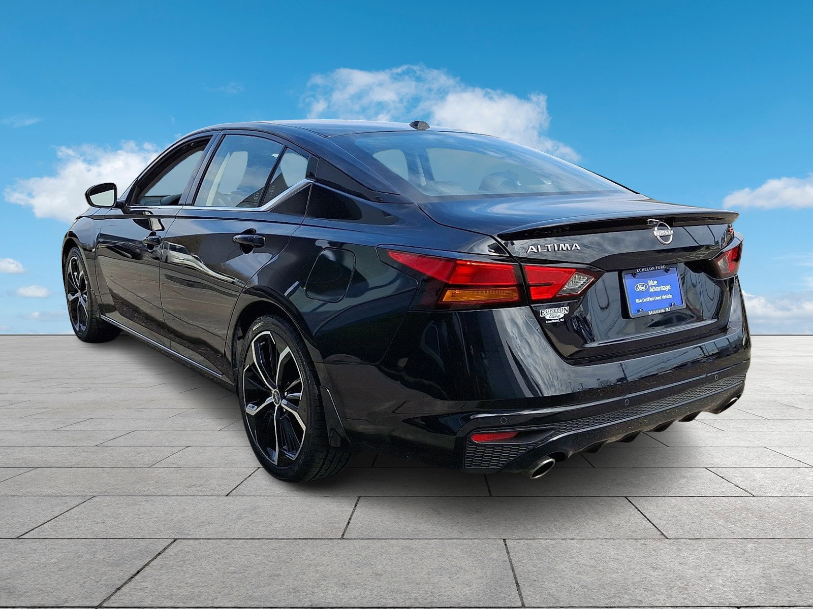 Used 2024 Nissan Altima 2.5 SR w/ SR Premium Package image 2