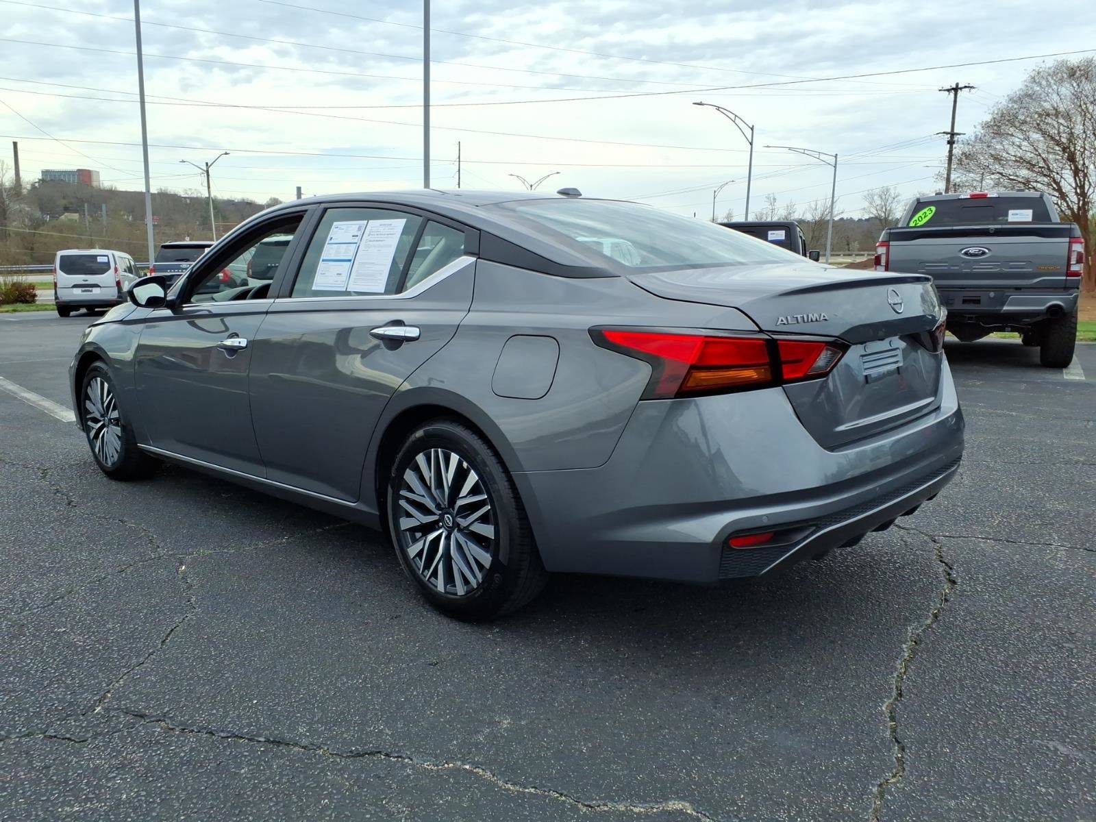 Used 2025 Nissan Altima 2.5 SV image 3