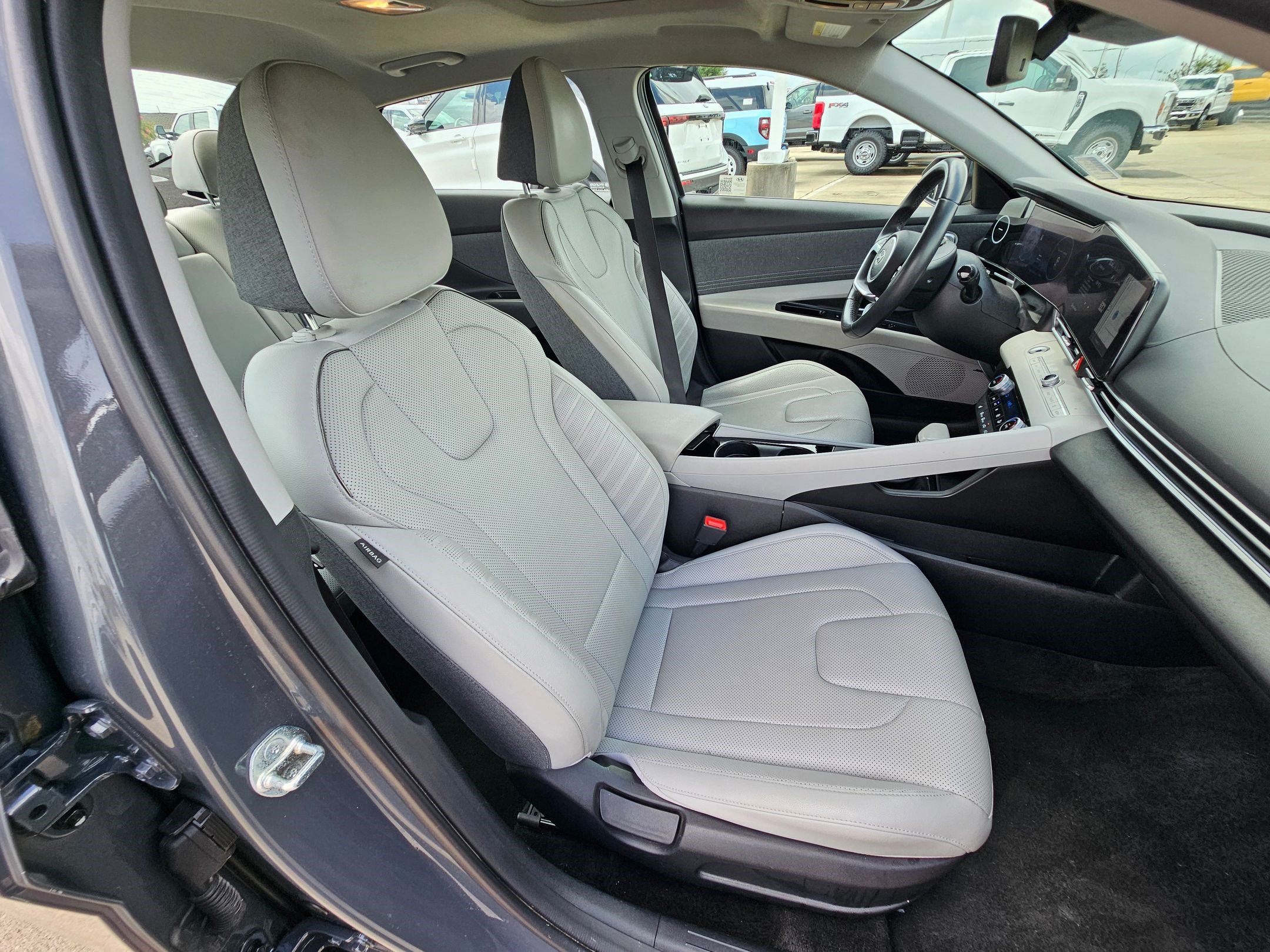 Used 2024 Hyundai Elantra Limited FWD image 31