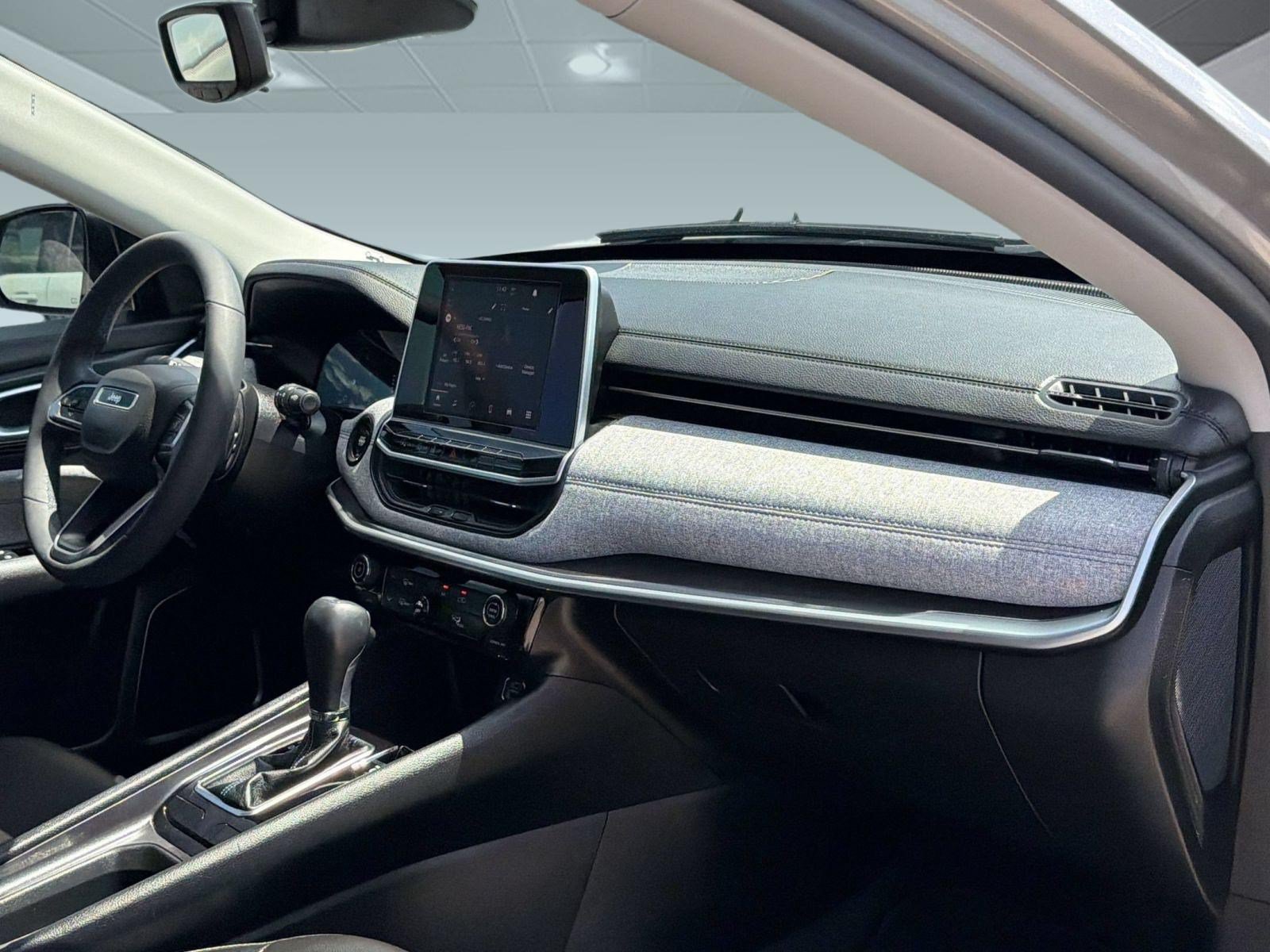 Used 2022 Jeep Compass Latitude FWD image 29