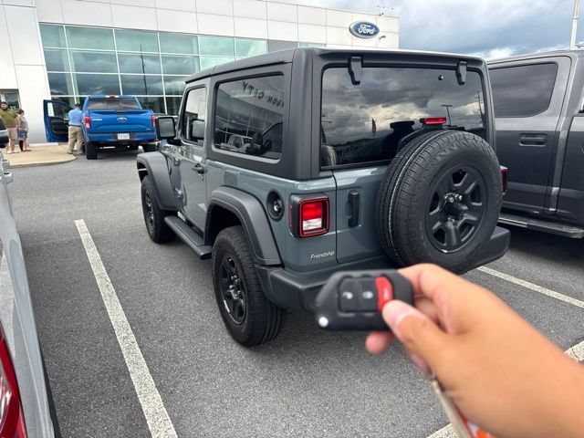 Used 2025 Jeep Wrangler Sport AWD/4WD image 17