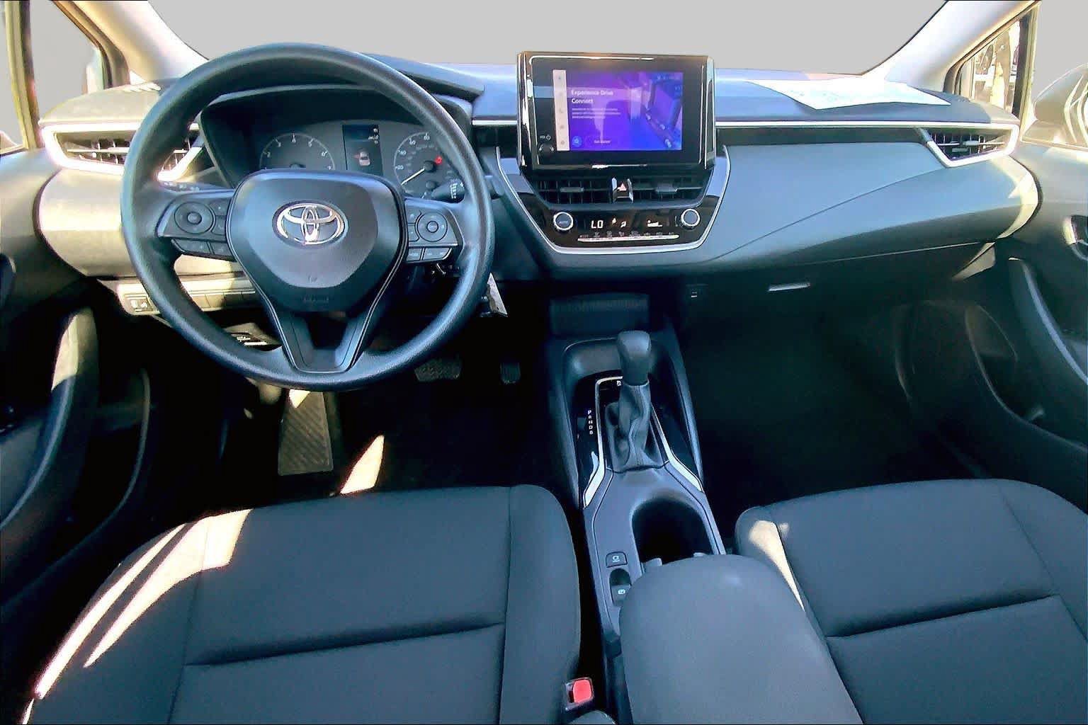 Used 2025 Toyota Corolla LE FWD image 16