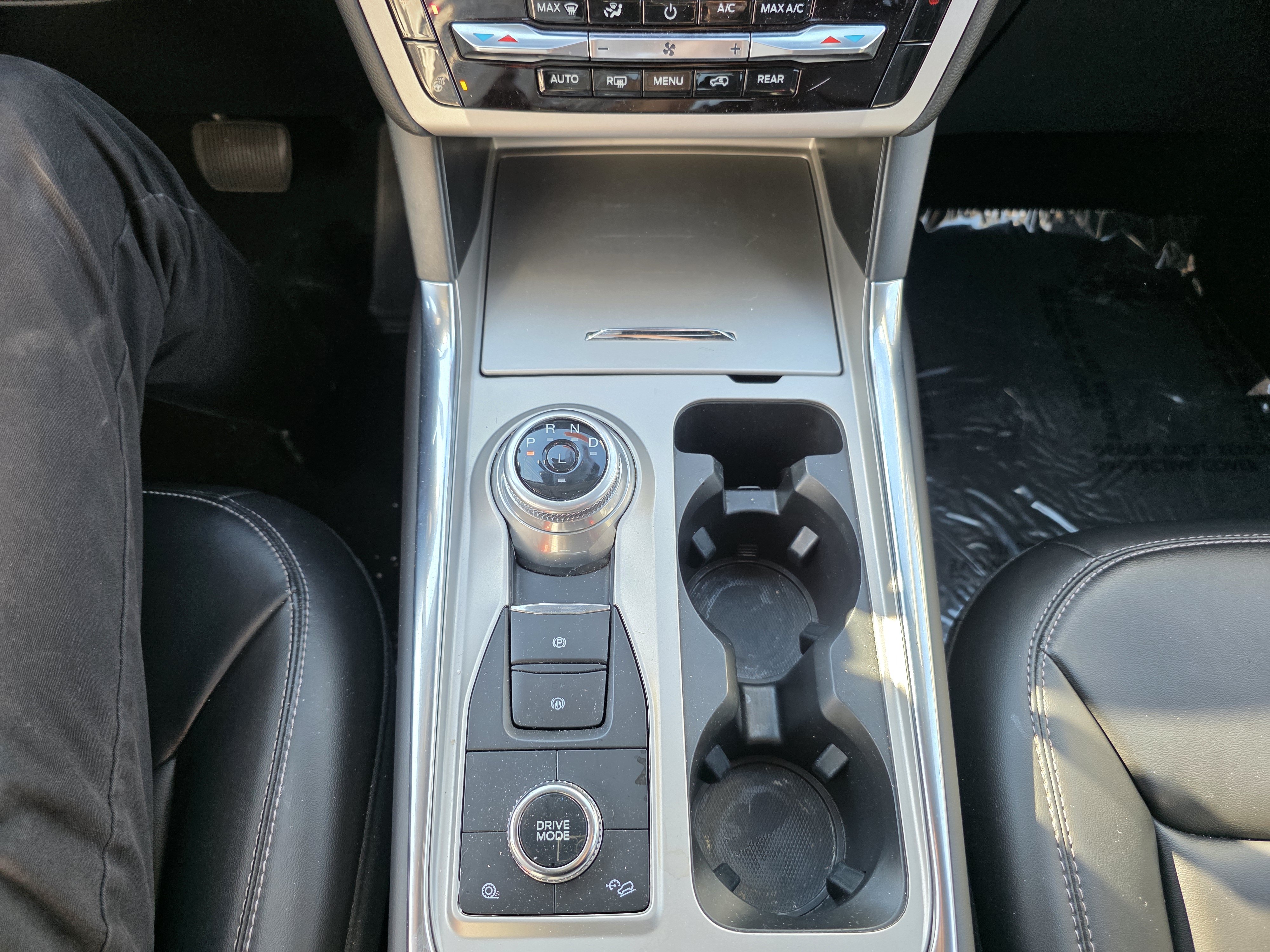 Certified 2023 Ford Explorer XLT w/ Equipment Group 202A AWD/4WD image 13