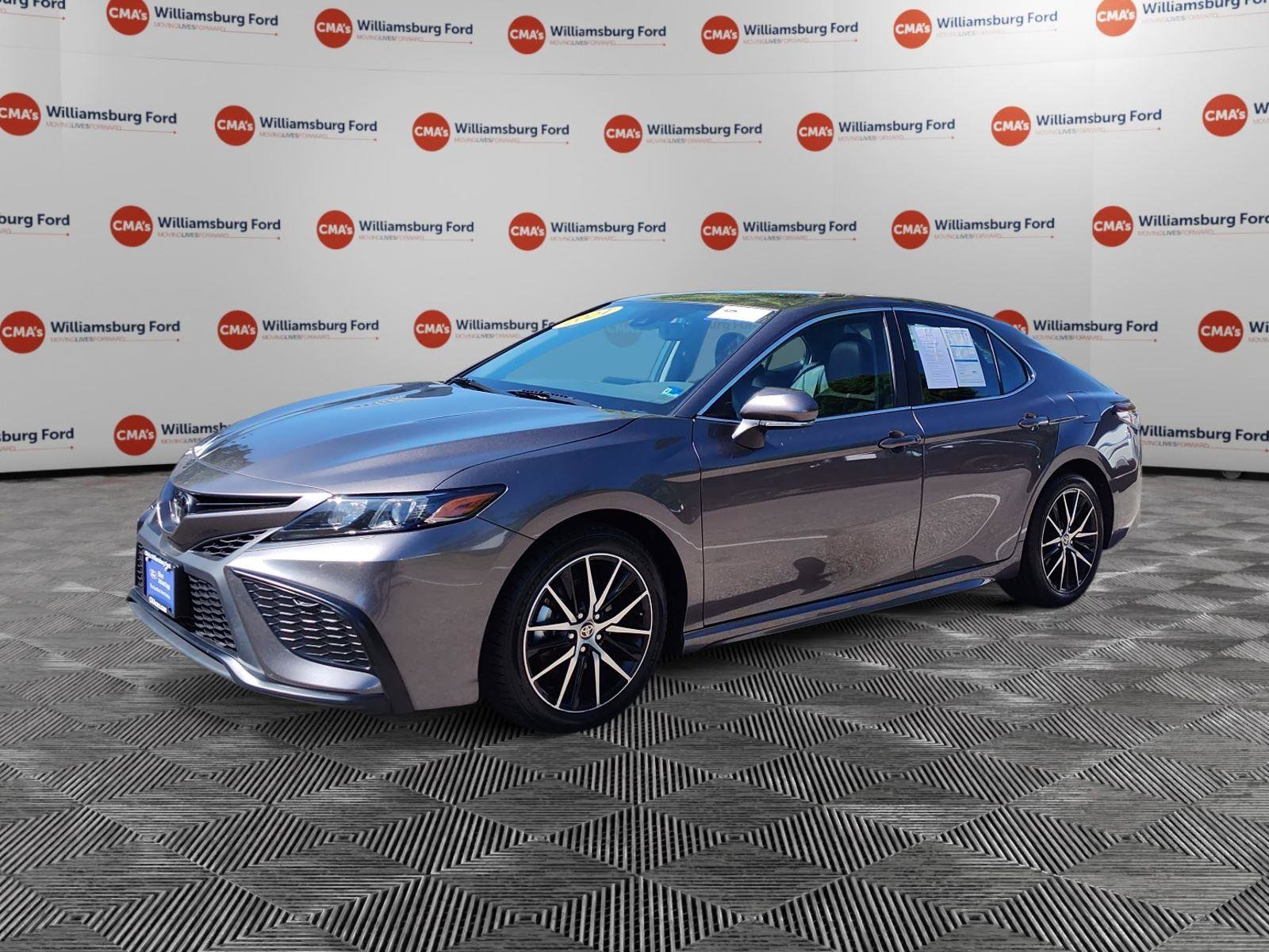 Used 2024 Toyota Camry SE w/ Cold Weather Package FWD image 1