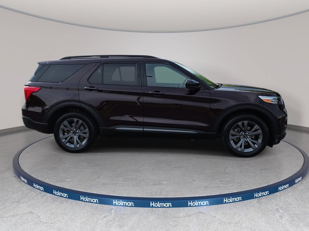 Certified 2023 Ford Explorer XLT w/ Equipment Group 202A AWD/4WD image 4