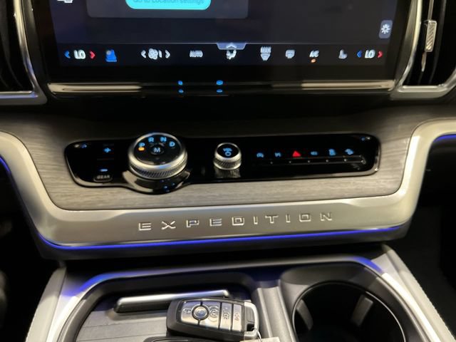Certified 2025 Ford Expedition Max Platinum w/ Driver's Package AWD/4WD image 17