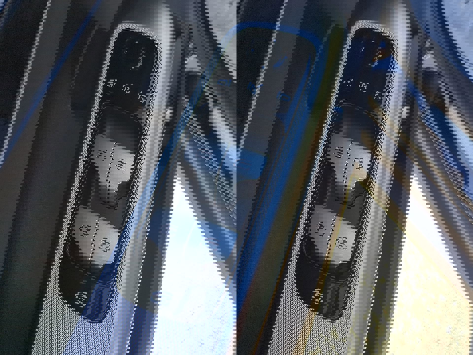 Used 2025 Mercedes-Benz GLC 350e 4MATIC image 60