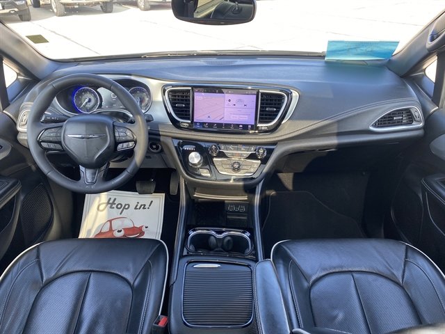 Used 2025 Chrysler Pacifica Limited FWD image 11