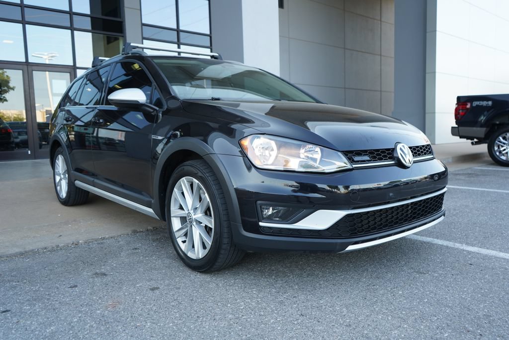 Used 2017 Volkswagen Golf Alltrack S AWD/4WD image 2