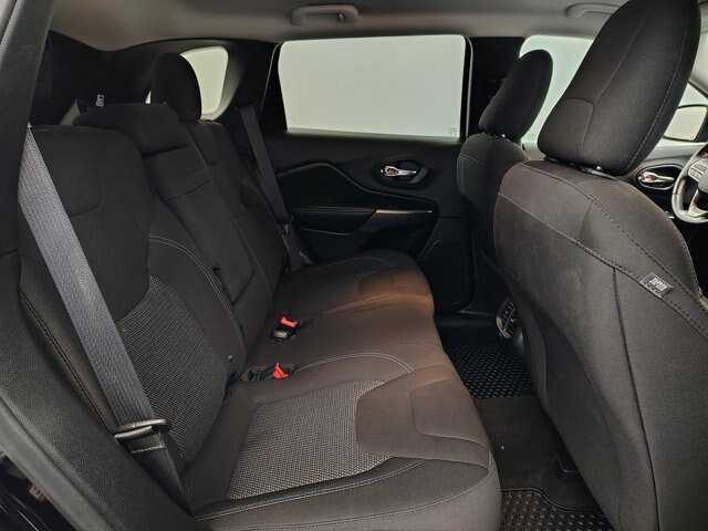 Used 2019 Jeep Cherokee Latitude w/ Cold Weather Group AWD/4WD image 25
