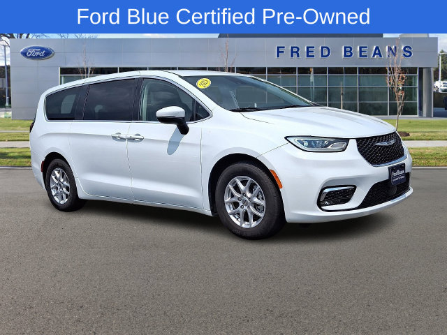 Used 2023 Chrysler Pacifica Touring-L FWD image 1