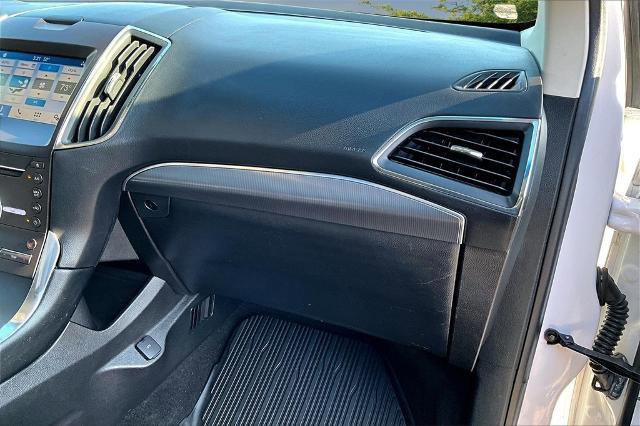 Certified 2019 Ford Edge Titanium w/ Cold Weather Package image 16