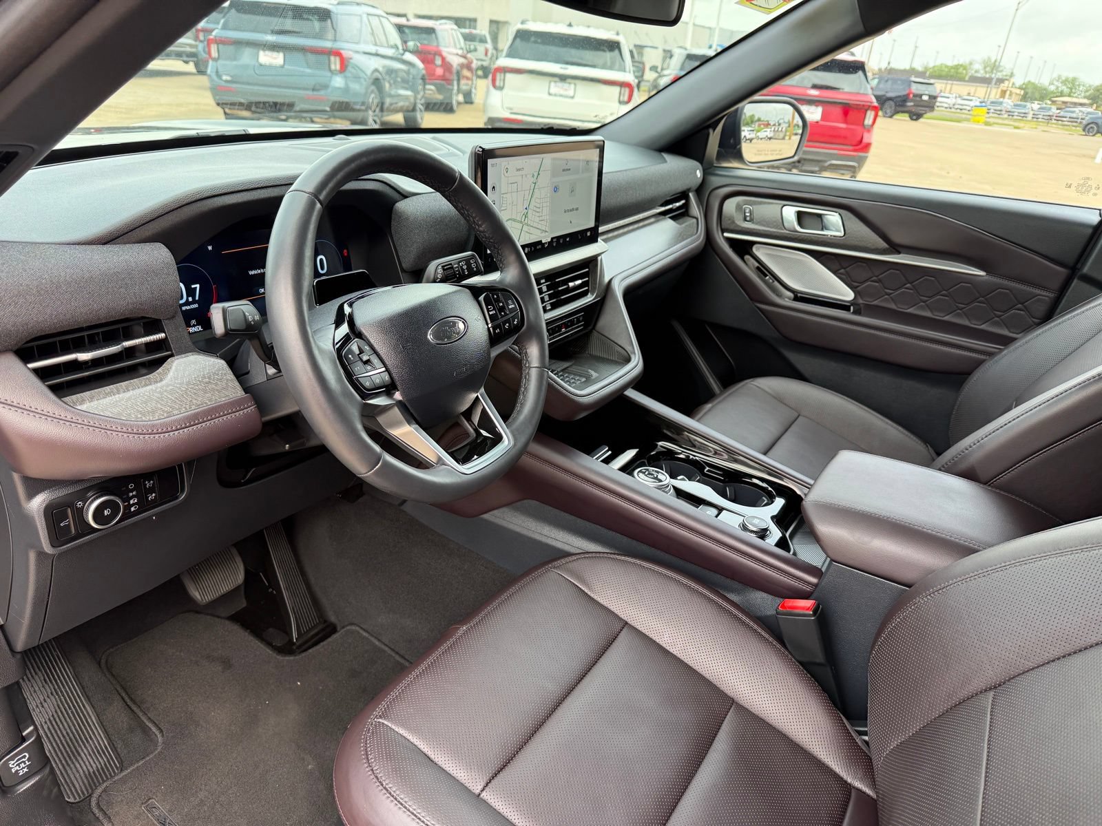 Certified 2025 Ford Explorer Platinum w/ LUX Leather Package AWD/4WD image 11