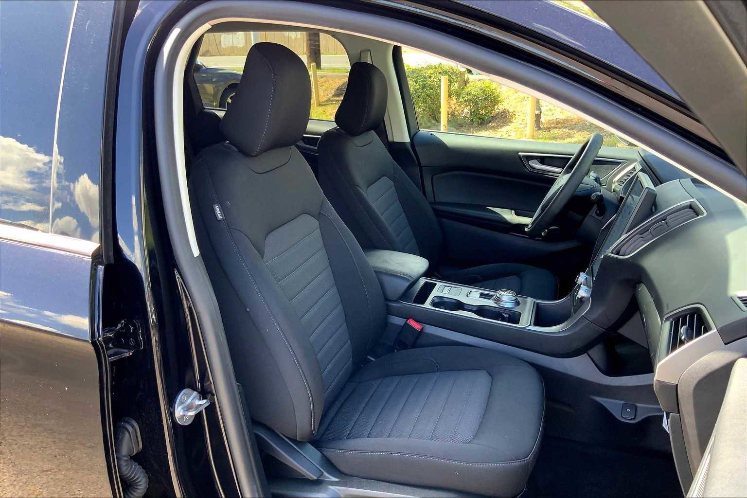 Certified 2022 Ford Edge SE w/ Black Appearance Package image 13