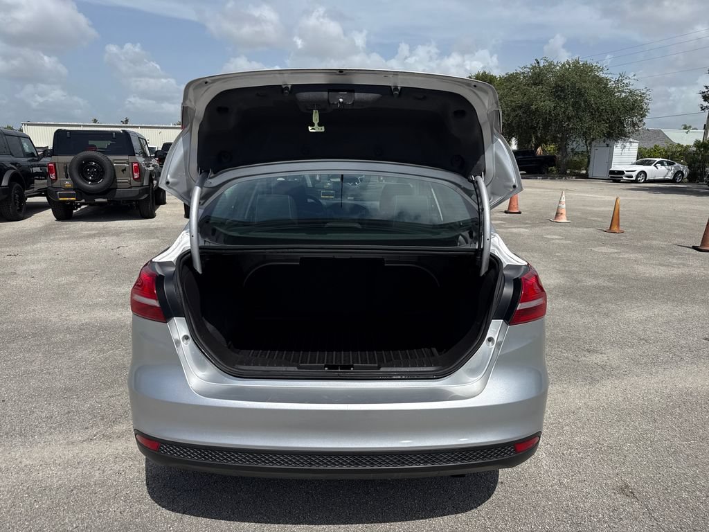 Certified 2018 Ford Focus SE w/ SE Appearance Package FWD image 26