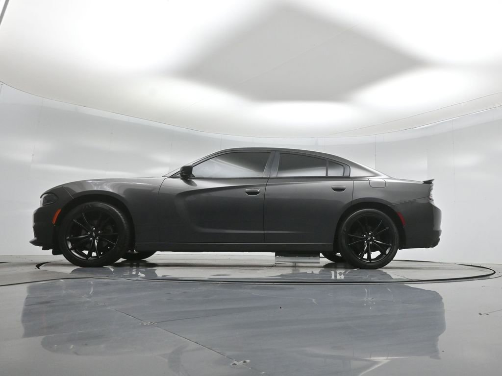 Used 2017 Dodge Charger SE w/ Blacktop Package RWD image 50