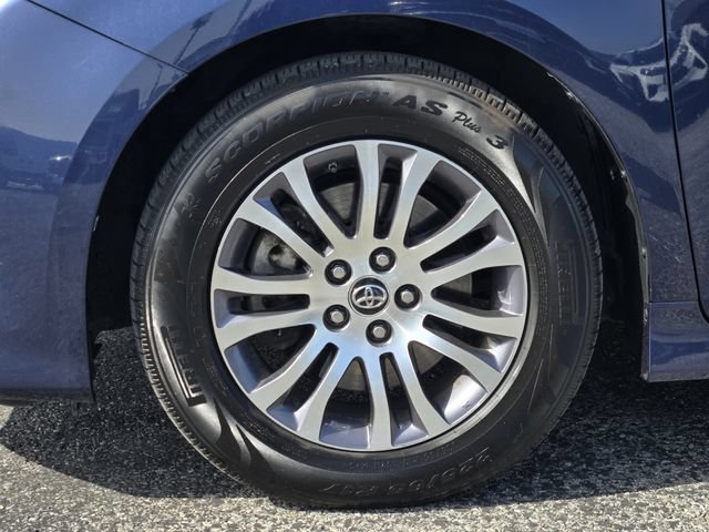 Used 2020 Toyota Sienna XLE w/ XLE Navigation Package FWD image 10