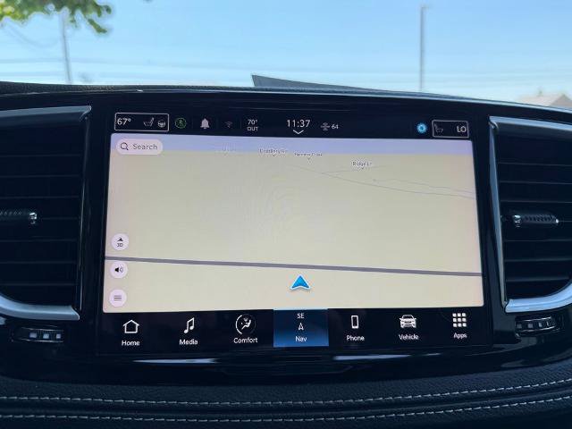Used 2023 Chrysler Pacifica Limited AWD/4WD image 18