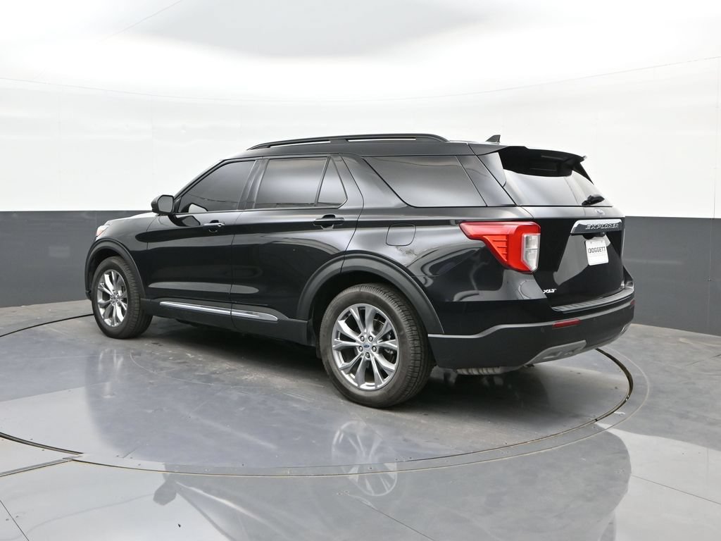 Certified 2021 Ford Explorer XLT w/ Equipment Group 202A RWD image 5