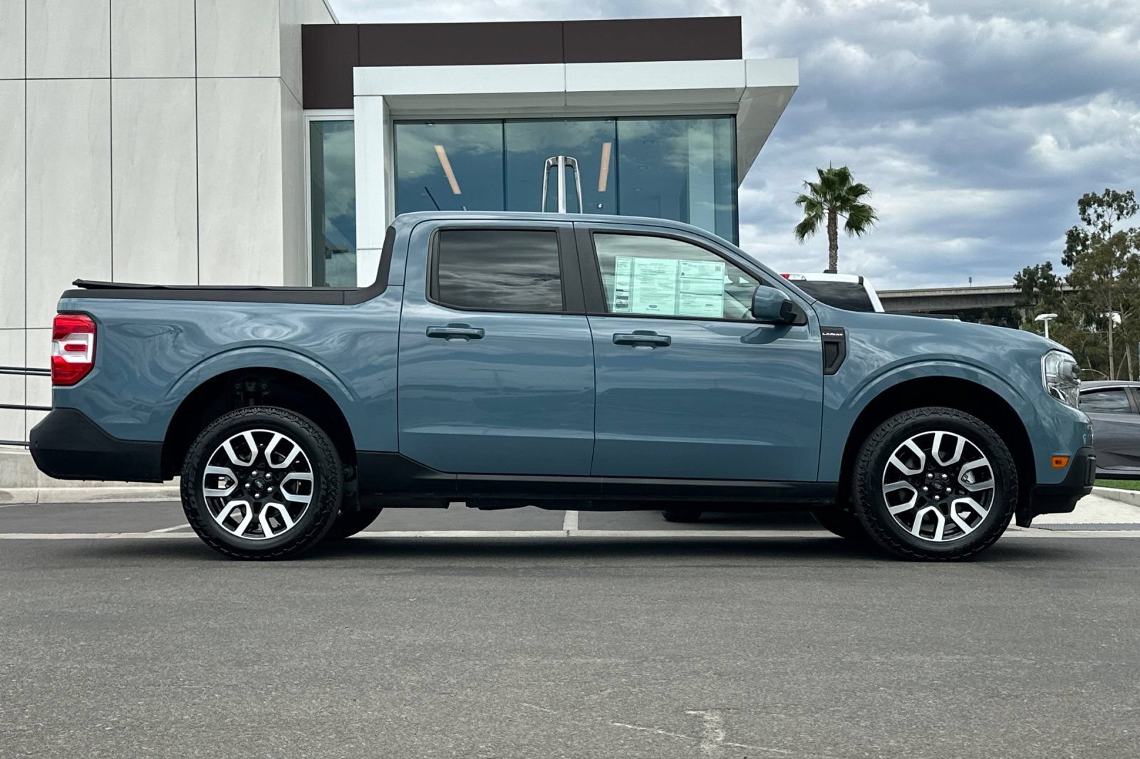 Certified 2022 Ford Maverick Lariat w/ Lariat Luxury Package FWD image 2