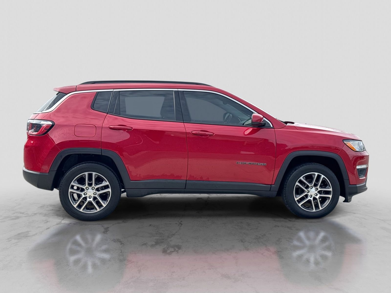 Used 2018 Jeep Compass Latitude w/ Popular Equipment Group AWD/4WD image 9