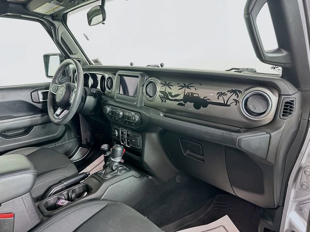 Used 2019 Jeep Wrangler Unlimited Sahara w/ Cold Weather Group AWD/4WD image 33