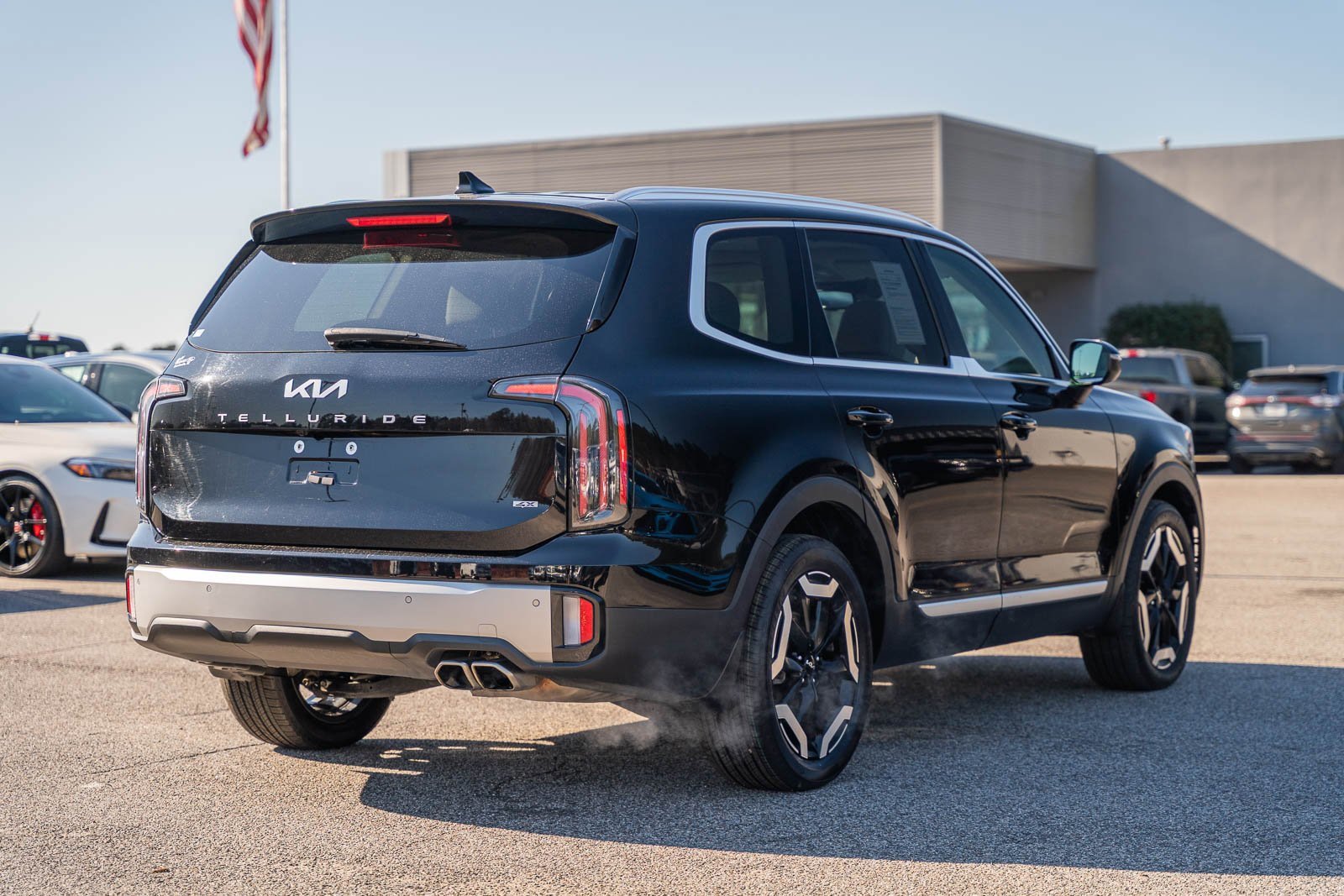 Used 2023 Kia Telluride EX w/ EX Captain's Chair Package image 5