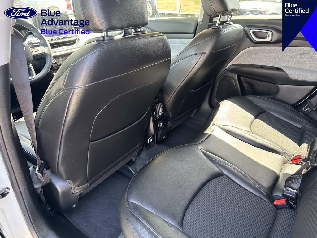 Used 2022 Jeep Compass Latitude FWD image 13