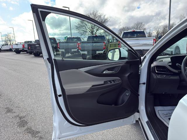 Used 2024 Buick Envista Avenir image 16